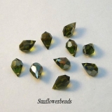 10 Stück - Glasschliff Tropfen - olivine celsian