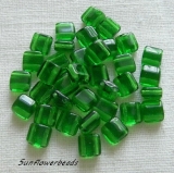 40 Stück - Zweilochperle quadratisch - emerald