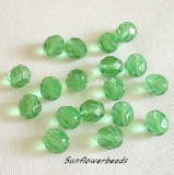 25 Stück - 8 mm Glasschliffperlen - grün