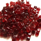 40 Stück - Zweilochperle quadratisch - light garnet