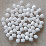 25 Stück - 6 mm Glasschliffperlen - chalk white shimmer