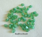50 Stück - pinched beads - grün marmoriert