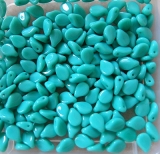 50 Stück - Preciosa Pip beads - grün türkis opak