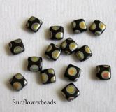 40 Stück - Two-hole flat squares - jet matt vitrail peacock