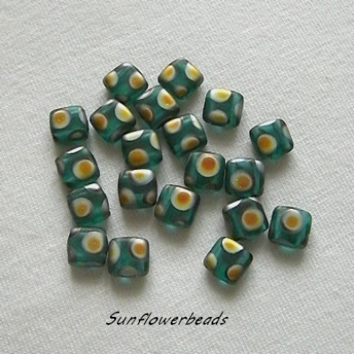 17 Stück - Two-hole flat squares - emerald matt marea peacock - RESTPOSTEN