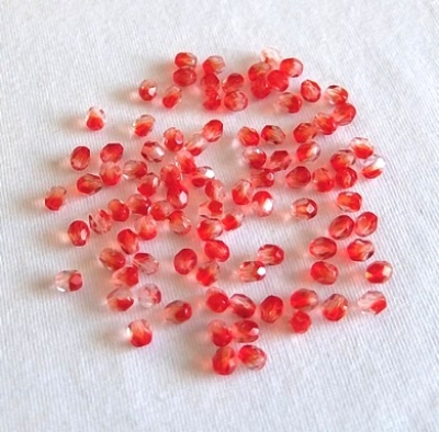 100 Stück - 4 mm Glasschliffperlen - crystal siam ruby