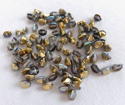 50 Stück - pinched beads - crystal golden rainbow