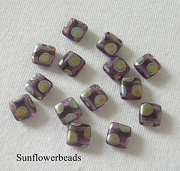 40 Stück - Two-hole flat squares - amethyst matt vitrail peacock