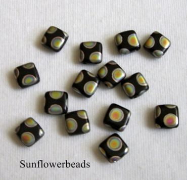 40 Stück - Two-hole flat squares - jet matt vitrail peacock