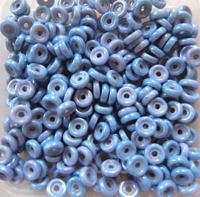 50 Stück - Wheel beads - chalk blue lüster